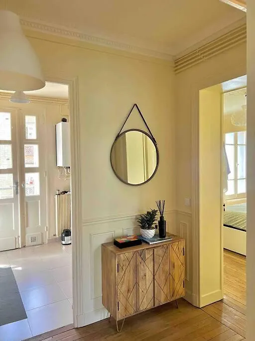 2-Bed Room Cosy Apartment - Central Location Paris France